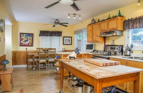 The Bluff Cottage | Parlee Beach Vacation Home on the Bluff 5 minutes from the Beach