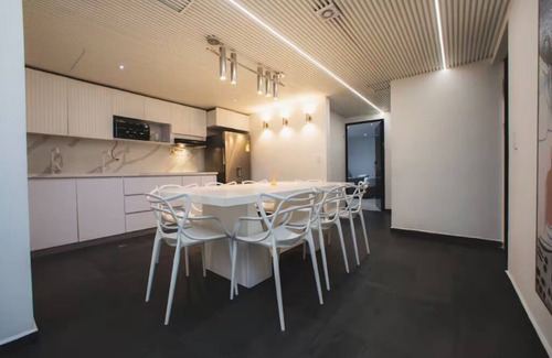 Zona Rosa Apartment | Parque Llleras 15 Br Lux 2 Pools