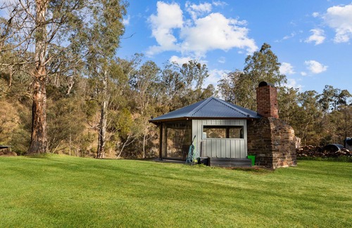 Dargo House | Parsons Flat Glamping: Immerse yourself in the serenity of a secluded retreat
