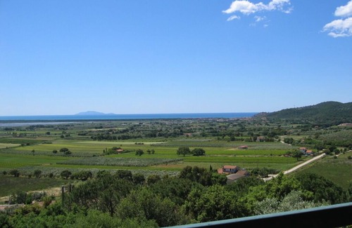 Castiglione della Pescaia Apartment | Part of a beautiful villa with pool and garden, 4km from the sea