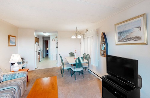 Midtown Ocean City Condo | Partial Ocean View Condo in Oceanfront Building with Balcony, WiFi & Laundry
