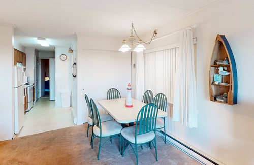 Midtown Ocean City Condo | Partial Ocean View Condo in Oceanfront Building with Balcony, WiFi & Laundry