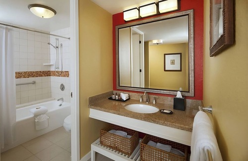 Keauhou Hotel | Partial Ocean View 2 Double Beds at Outrigger Kona Resort and Spa