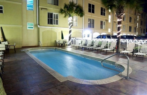 Tybee Island Hotel | Partial Ocean View Room w/Free WiFi, Private Balcony, & Walk-In Shower