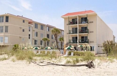 Tybee Island Hotel | Partial Ocean View Room w/Free WiFi, Private Balcony, & Walk-In Shower