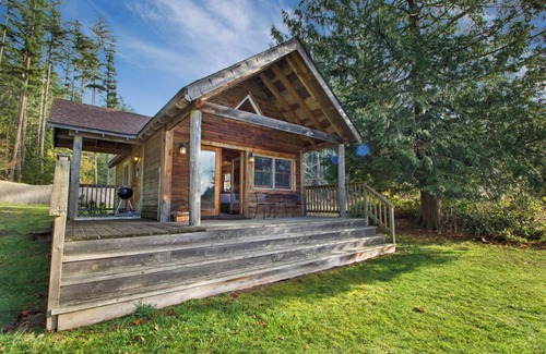 Eastsound Cabin | Partial View Cabin w/Hot Tub - 2 min walk to west-facing beach!