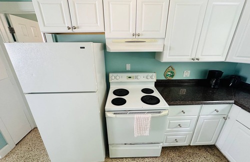 Pass-a-Grille Cabin | Pass-A-Grille St Pete Beach Bungalows Parking Wi-Fi