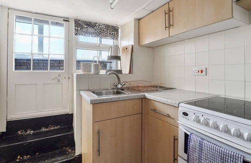 Borth House | Pass the Keys | 3-bedroom beach house with off street parking