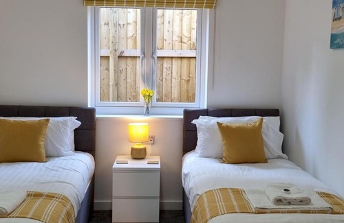 Dawlish Warren House | Pass the Keys 3 Devondale Bungalows Modern bungalow with parking near the beach