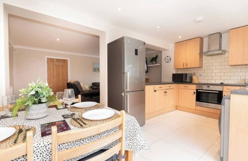 Burnt Oak House | Pass the Keys | 3BR Free Parking House Mins to Central London