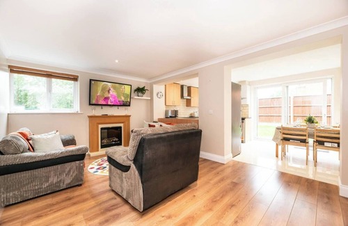 Burnt Oak House | Pass the Keys | 3BR Free Parking House Mins to Central London