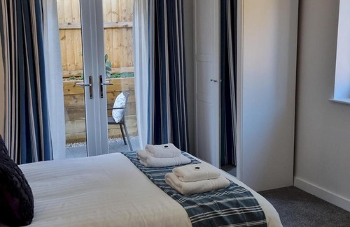 Dawlish Warren House | Pass the Keys 4 Devondale Bungalows Delightful seaside bungalow w parking near beach