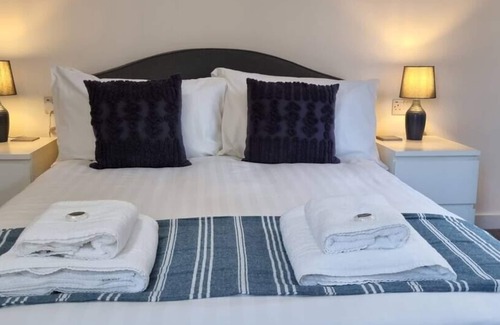 Dawlish Warren House | Pass the Keys | 4 Devondale Bungalows Delightful seaside bungalow w parking near beach