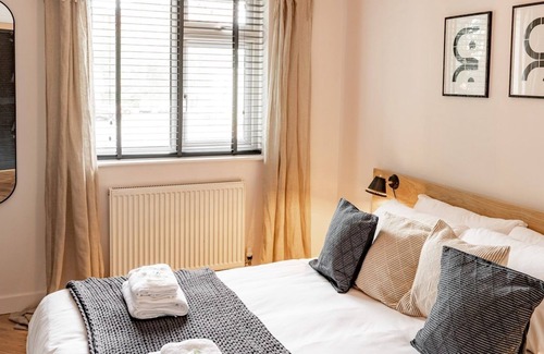 Hoole House | Pass the Keys | 74 Lightfoot Sleeps 2 Stylish & Modern home Hoole With parking