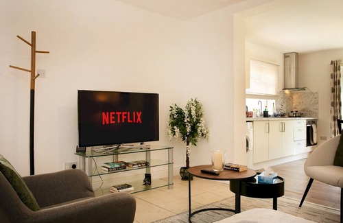 West Bridgford Apartment | Pass the Keys | Bright & Cosy Home with Garden | Free Parking