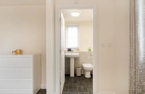 Bramcote Apartment | Pass the Keys Beeston Bliss Charming Apartment in Heart of the Town