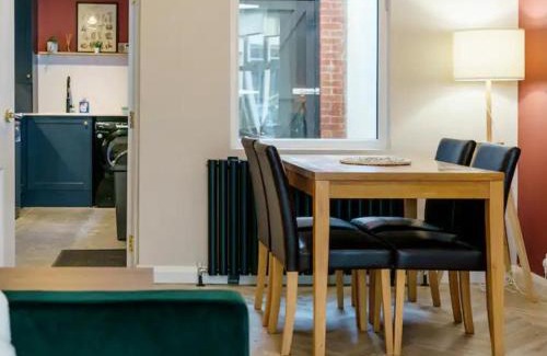 Belfast House | Pass the Keys Belmont Bolthole 2 Bed Bars and Eateries Abound