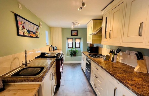 Birch Vale House | Pass the Keys | Birch Hall Characterful Cottage Sleeps 8 & Pets
