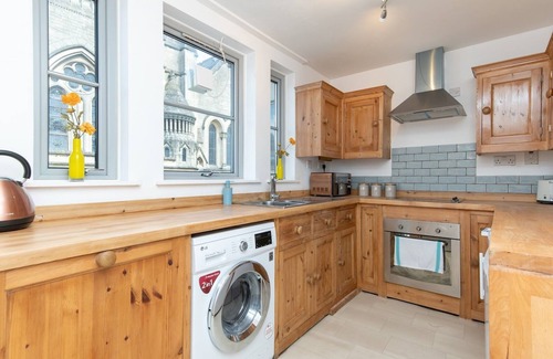Bath Apartment | Pass the Keys | Bright modern one bed apartment - Bath city centre