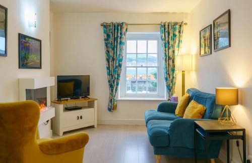 Aberaeron Apartment | Pass the Keys Central Aberaeron- Cosy 2 bed flat Sleeping 4