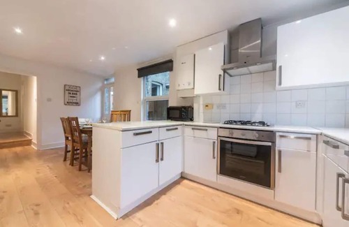 Battersea House | Pass the Keys | Characterful Victorian Home Near Central London