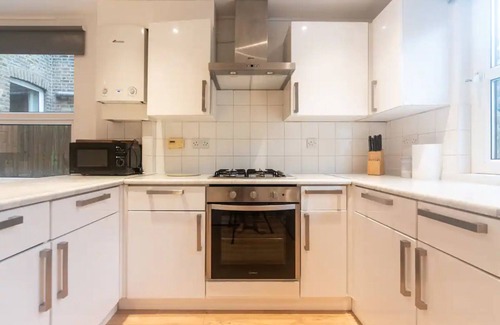 Battersea House | Pass the Keys | Characterful Victorian Home Near Central London