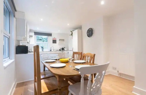 Battersea House | Pass the Keys | Characterful Victorian Home Near Central London