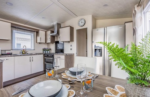 Chichester House | Pass the Keys | Charming Chalet at Lakeside Park