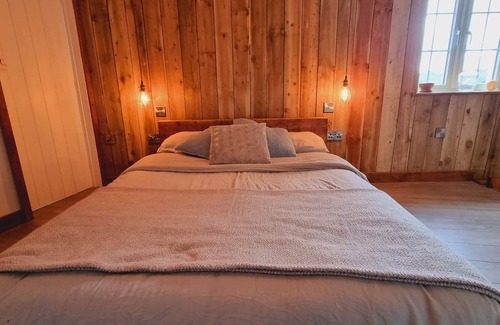 Bridford House | Pass the Keys | Charming 19th century country cottage for 2 guests