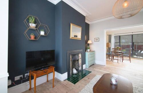Southend-on-Sea House | Pass the Keys Cosy Stylish house near Southend