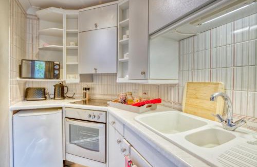 Thorpe On The Hill House | Pass the Keys Cosy Hideaway in the Countryside