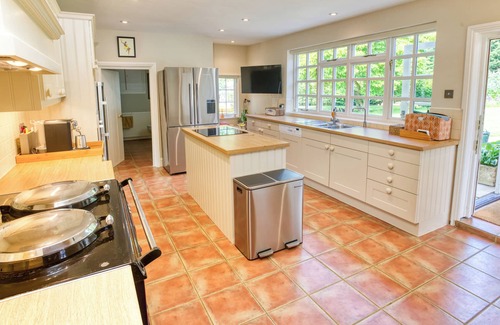 Lincoln House | Pass the Keys | Countryside Haven in Lincolnshire