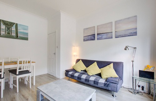 Southend-on-Sea Apartment | Pass the Keys | City Beach flat next to the sea sleeps up to 6