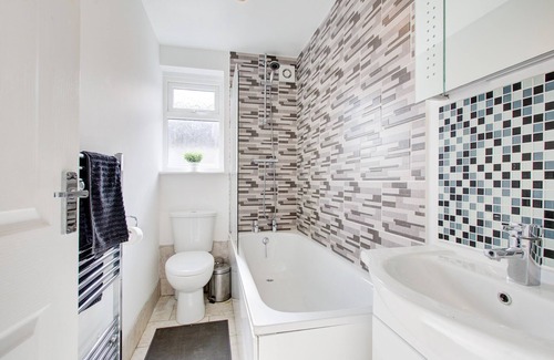 Southend-on-Sea Apartment | Pass the Keys | City Beach flat next to the sea sleeps up to 6