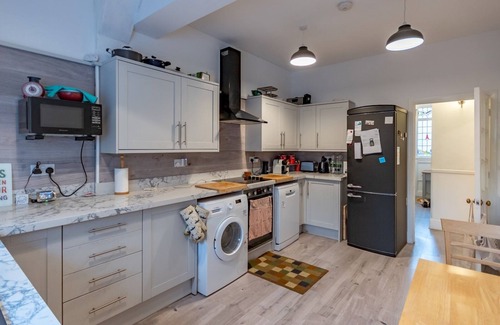 Southend-on-Sea House | Pass the Keys |Large 4 bedroom house near Southend