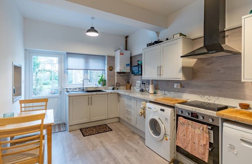 Southend-on-Sea House | Pass the Keys |Large 4 bedroom house near Southend