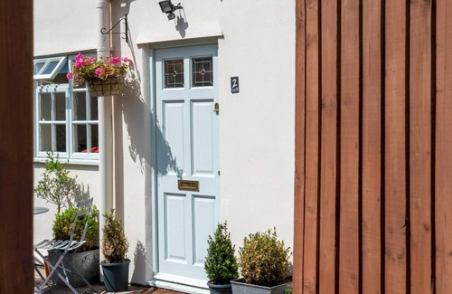Montpellier House | Pass the Keys | Hidden cottage in heart of Cheltenham