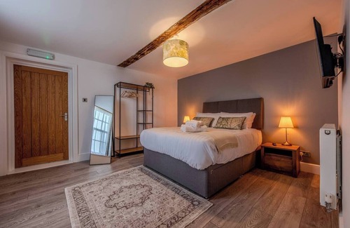 Broseley Apartment | Pass the Keys | Hillarys' Hideaway at The Iron House