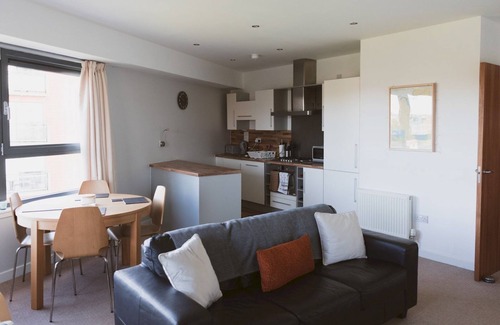 North West Apartment | Pass the Keys | Lovely 2-Bed Flat Glasgow Harbour FREE parking