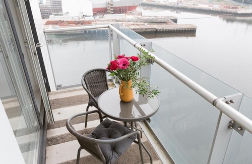 North West Apartment | Pass the Keys Lovely New 1-bedroom Glasgow Harbour River View