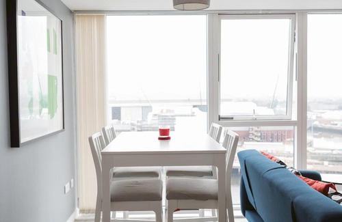 North West Apartment | Pass the Keys Lovely New 1-bedroom Glasgow Harbour River View