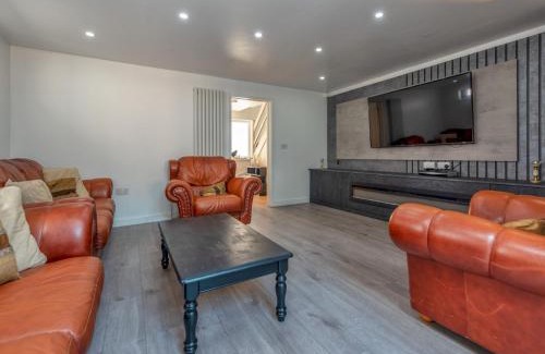 Wolverhampton House | Pass the Keys Modern Home Three Bedrooms Nr Molineux Stadium