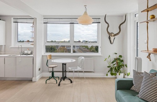 Hammersmith Broadway Apartment | Pass the Keys | Modern 1 bedroom Apartment with views on West London