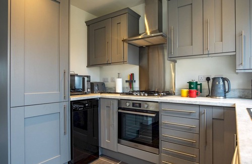 Ludwel House | Pass the Keys | Modern 2 bedroom home close to town with parking