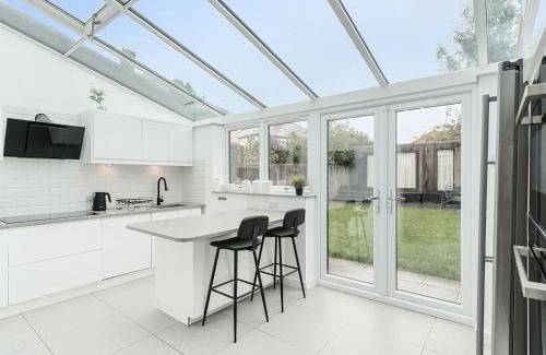 Oxford House | Pass the Keys Modern 4 Bed inc. Garden Room Parking - Oxford