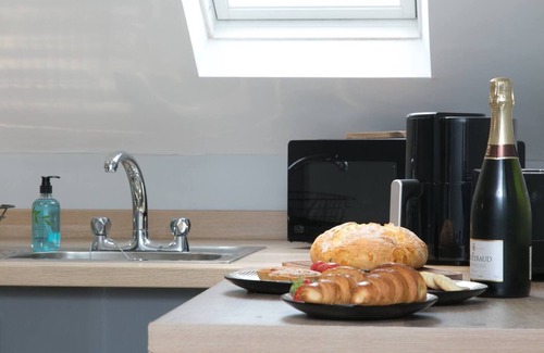 Llanddona Apartment | Pass the Keys | Modern en-suite room in country Pub/Restaurant (3)