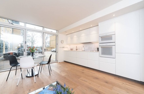Thamesfield Apartment | Pass the Keys | Modern Luxury 1 Bedroom Spacious Flat