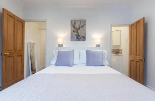 Surbiton House | Pass the Keys Modernised family-friendly cottage