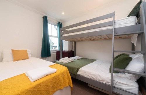 Surbiton House | Pass the Keys Modernised family-friendly cottage