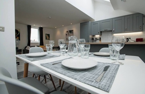Lincoln House | Pass the Keys | Motherby 6 · Town House with Free Parking